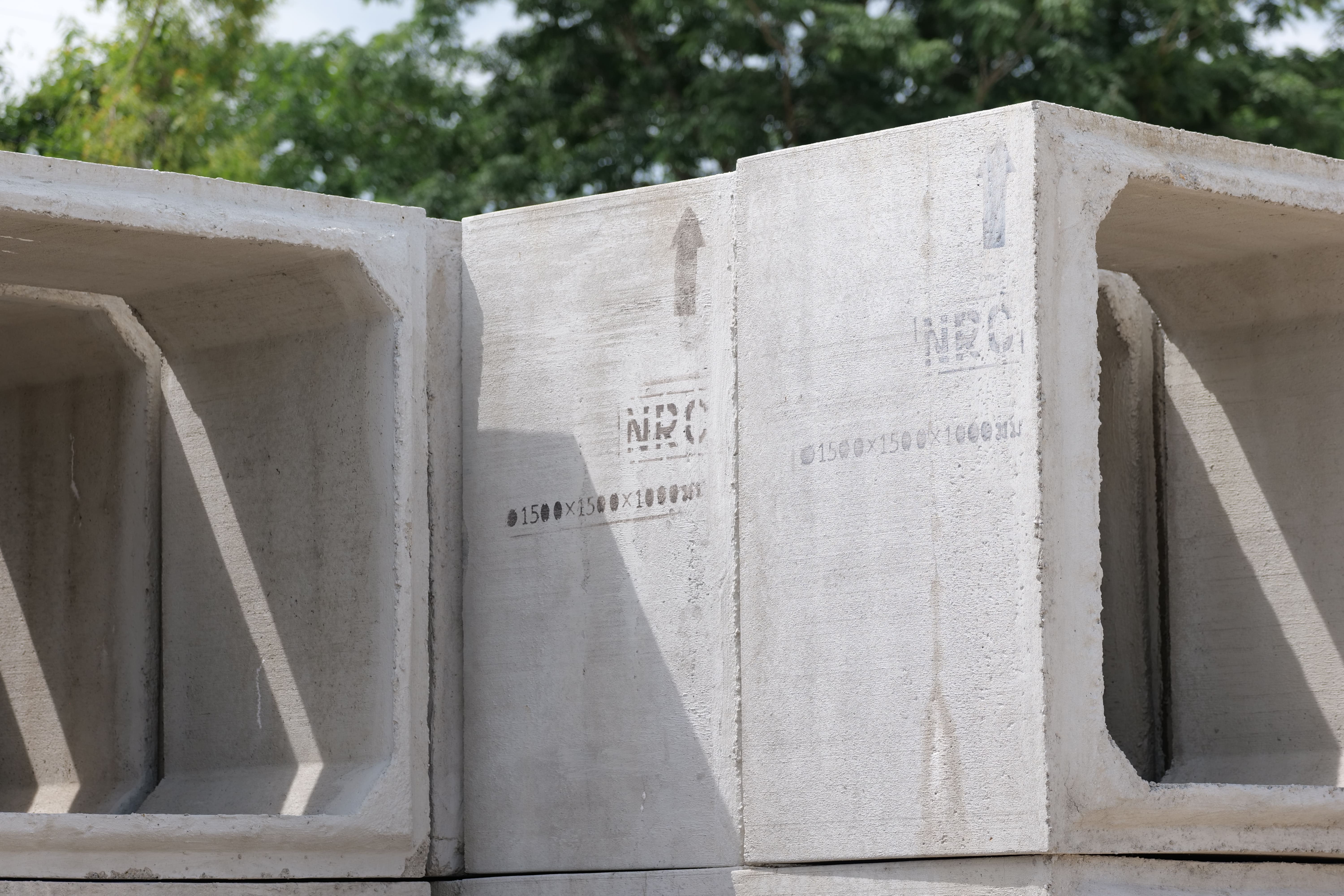 ท่อคอนกรีตเสริมเหล็กหล่อสำเร็จรูปสี่เหลี่ยม ขนาด 150 x150x100 ซม. ( Box culvert ) รูปที่ 2