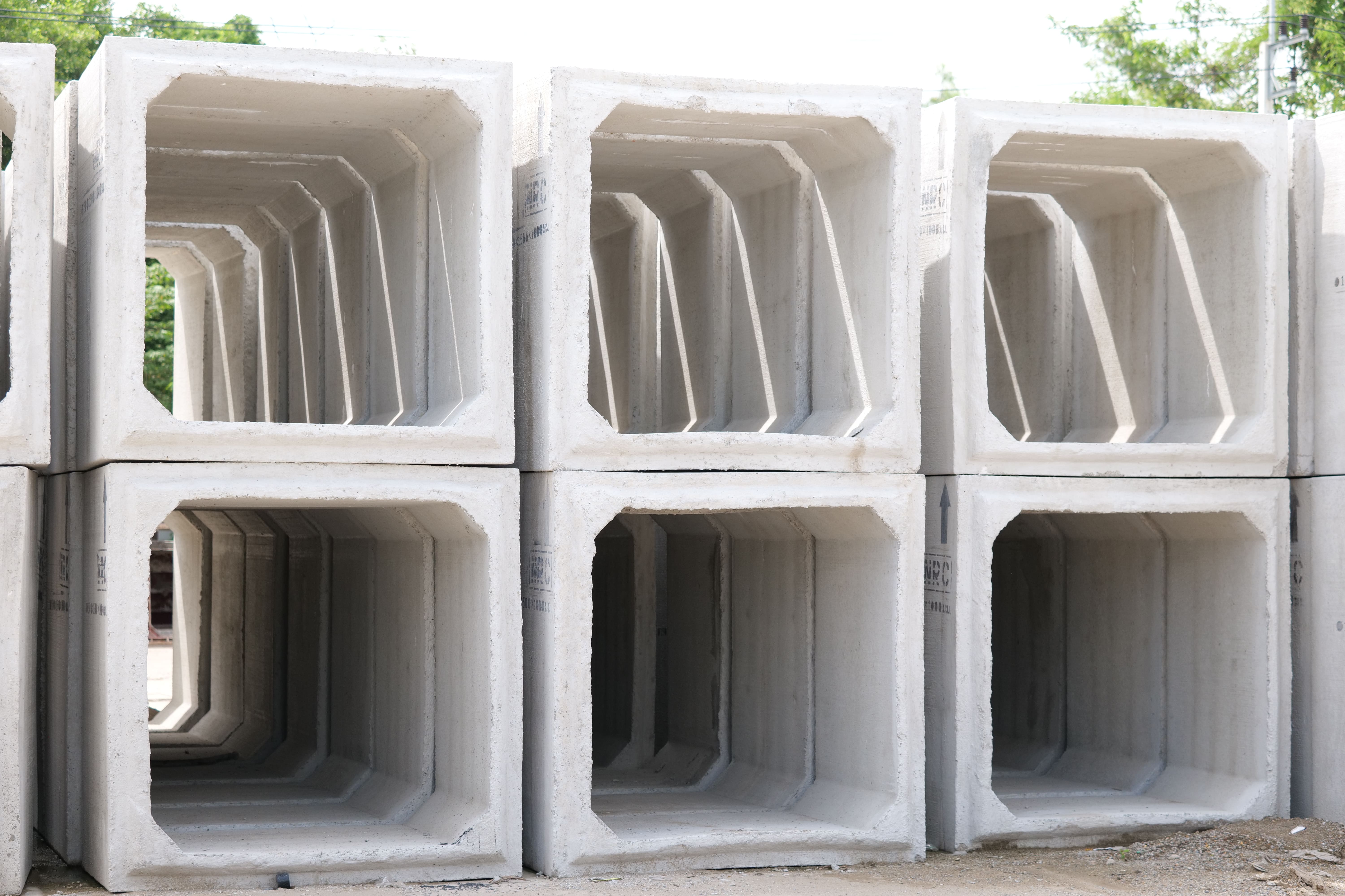ท่อคอนกรีตเสริมเหล็กหล่อสำเร็จรูปสี่เหลี่ยม ขนาด 150 x150x100 ซม. ( Box culvert )