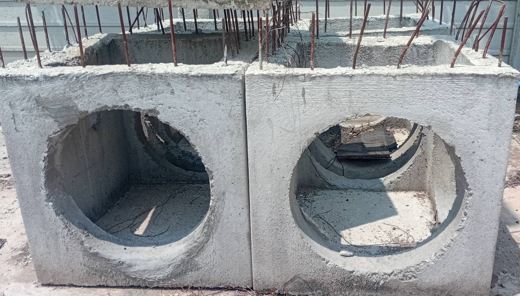 บ่อพักท่อระบายน้ำคอนกรีต เสริมเหล็ก  สำหรับ ท่อ 40 ( MAN HOLE )