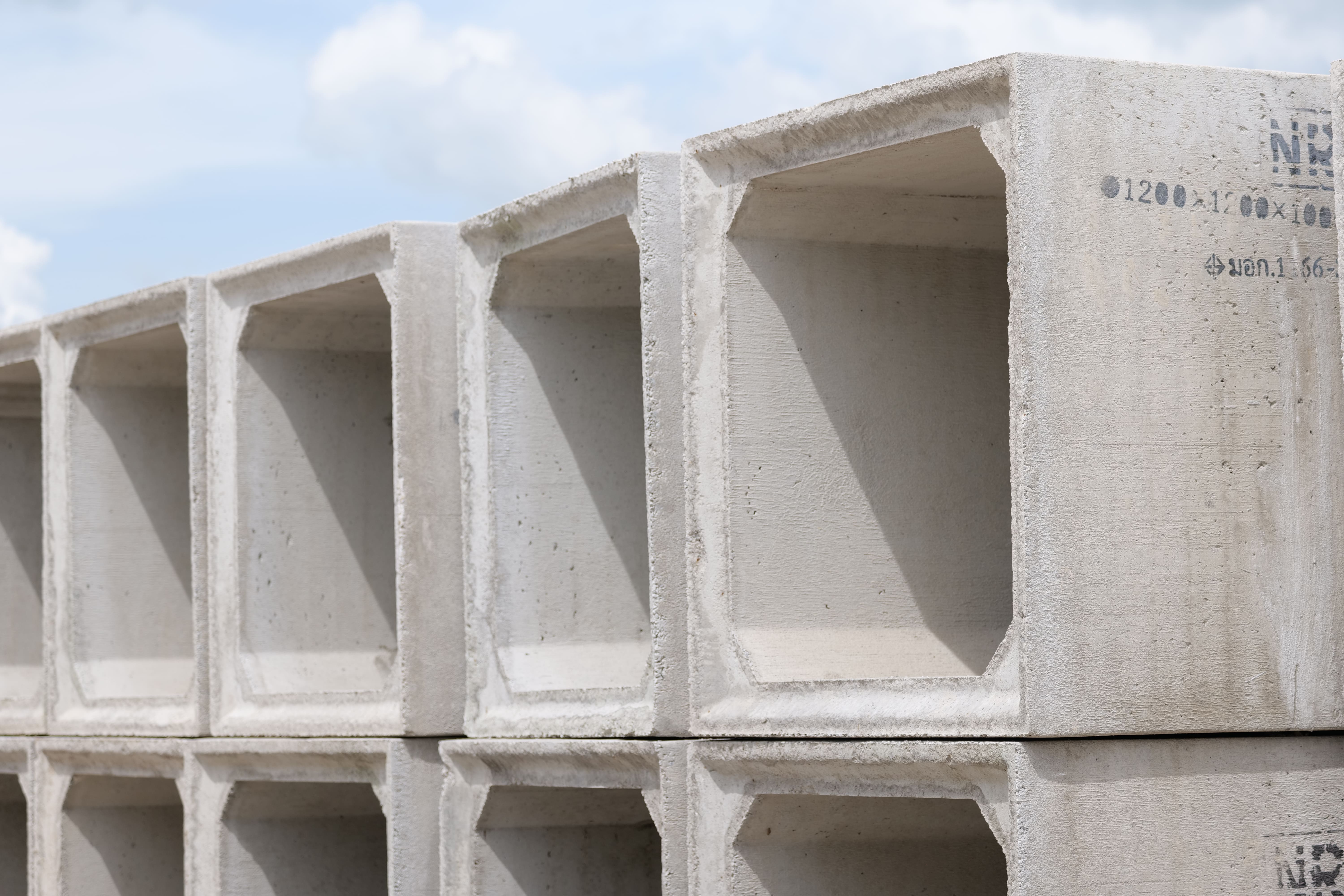 ท่อคอนกรีตเสริมเหล็กหล่อสำเร็จรูปสี่เหลี่ยม ขนาด 120 x120x100 ซม. ( Box culvert )